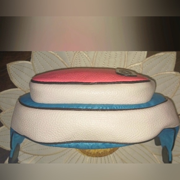 ✨RARE FIND Coach Court Signature Nylon & Leather Colorblock Beltbag! EUC! 💖🤍💙 - Picture 6 of 10